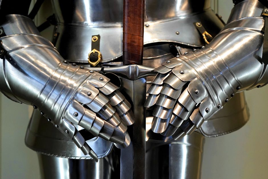 Assassin's Creed y la Precisión Histórica de sus Armas: Entre la Ficción Interactiva y la Realidad Medieval