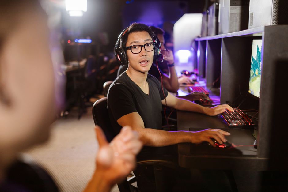 competitive multiplayer gaming FPS tournament