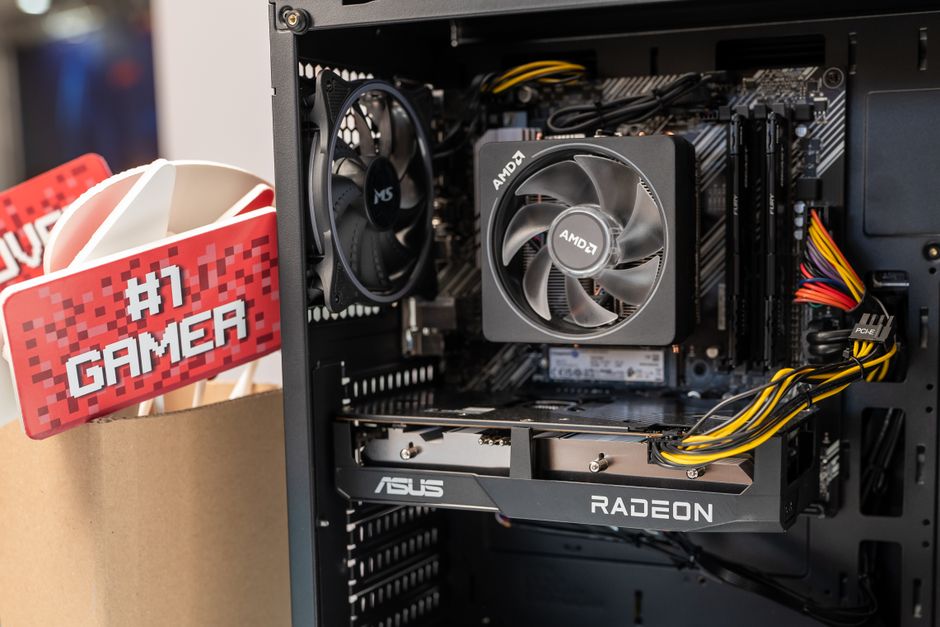 Capturadoras PCIe vs USB Externas: Cuál Elegir para Streaming Profesional (Desde la Trinchera del Desarrollo)