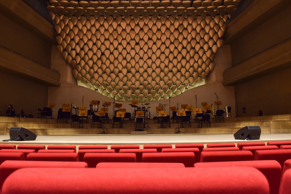 orchestra performance stage lighting