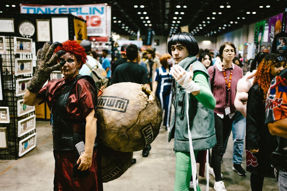 gaming convention crowd cosplayers