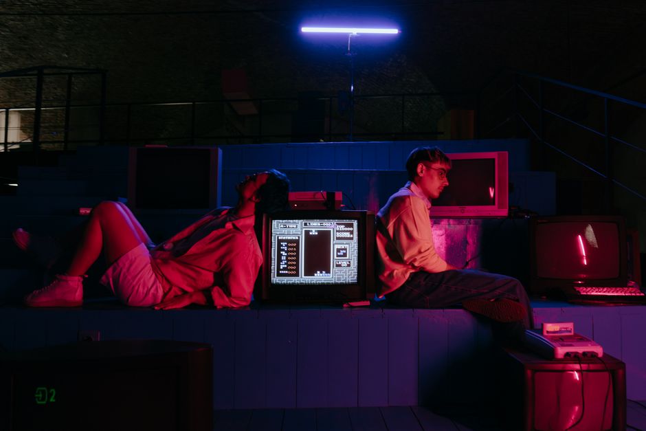CRT vs Píxeles Digitales: Por Qué los Monitores de Tubo Potencian el Pixel Art Clásico