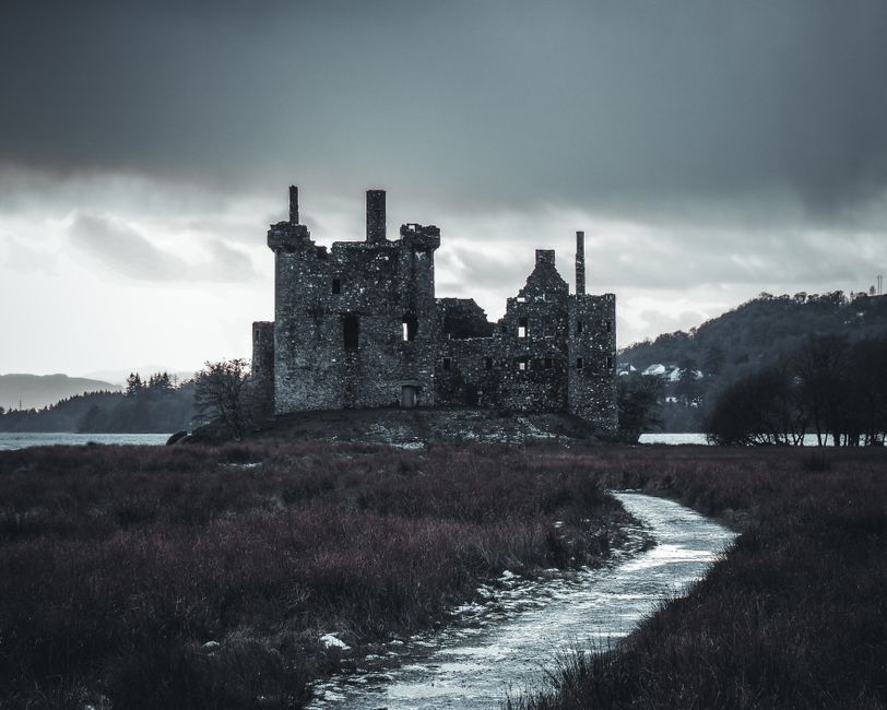 dark fantasy castle ruins atmosphere