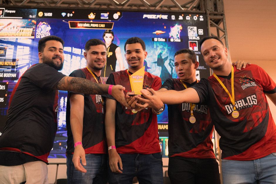 esports tournament crowd audience gaming