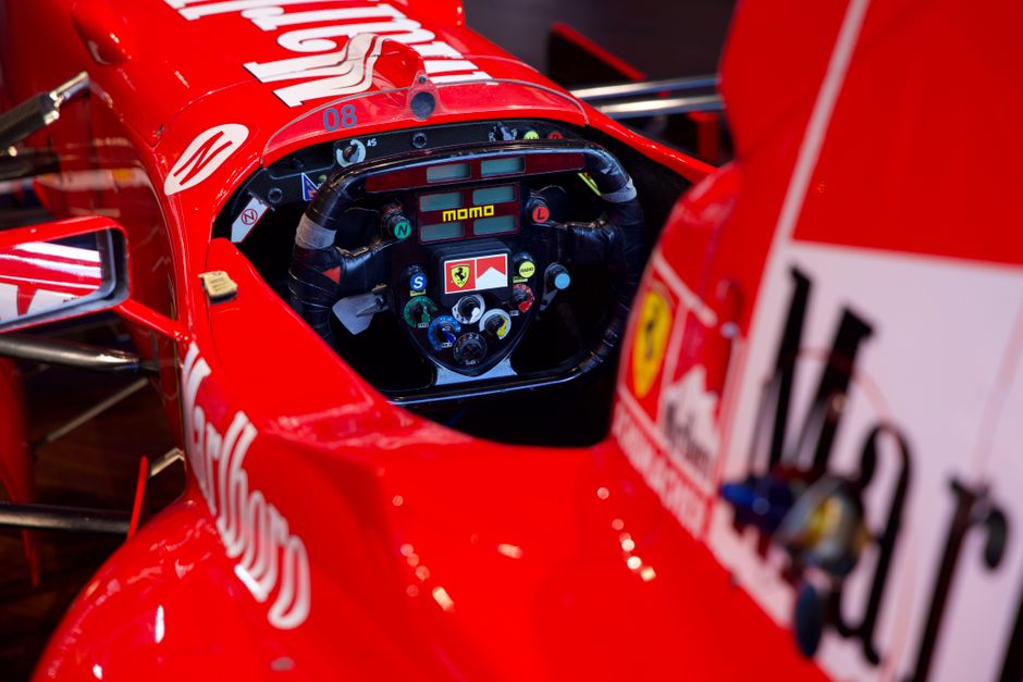 racing simulator f1 cockpit view