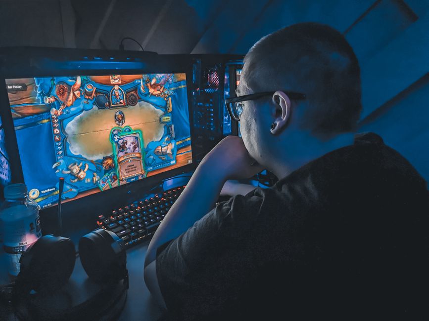 Gafas de Filtro Azul para Gamers: ¿Realidad Científica o Estrategia de Marketing?