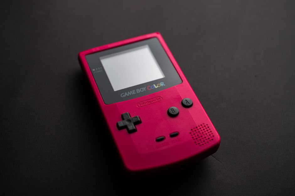Game Boy: Cómo la Pantalla Monocroma Conquistó el Mercado Portátil