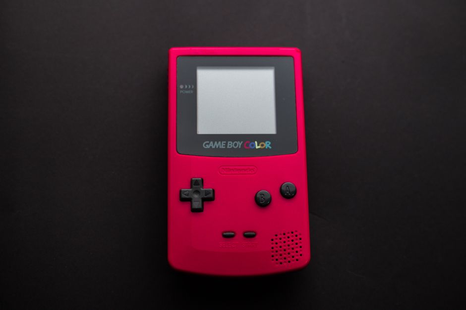 Game Boy: Cómo la Pantalla Monocroma Conquistó el Mercado Portátil