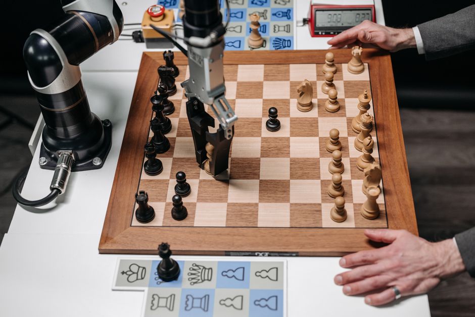 IA en Ajedrez y Go: Cómo AlphaGo y Stockfish Redefinieron la Estrategia en Videojuegos Modernos