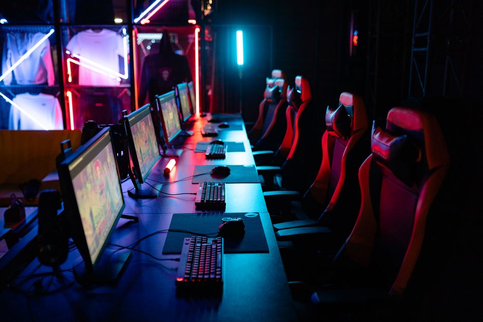 retro esports gaming computer setup