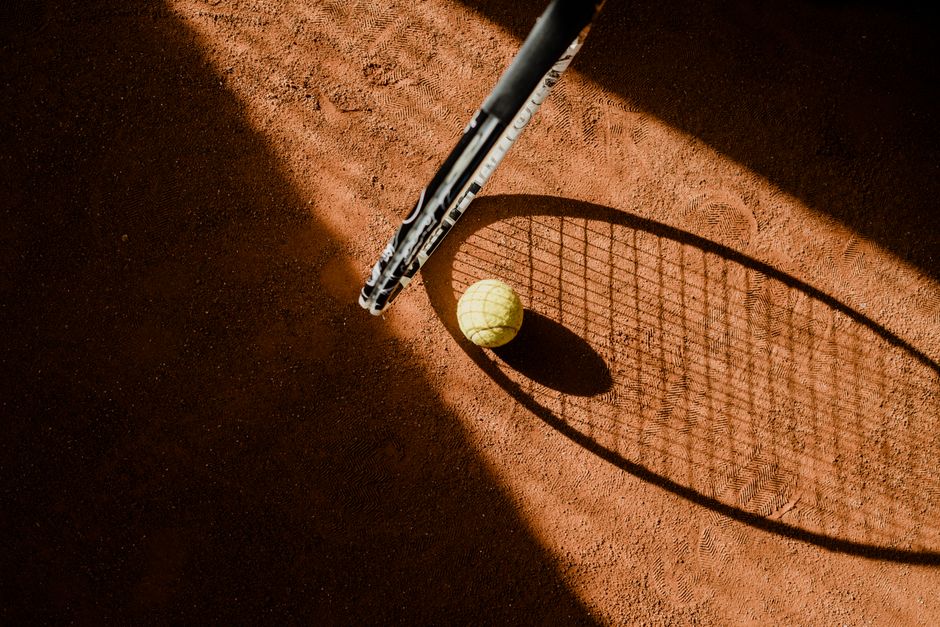 Juegos de Gestión Deportiva de Nicho: Ciclismo, Tenis y Más Allá del Fútbol