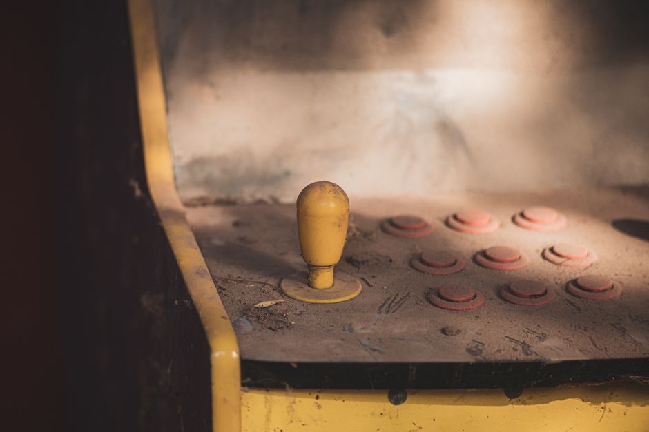 old arcade cabinet vintage gaming
