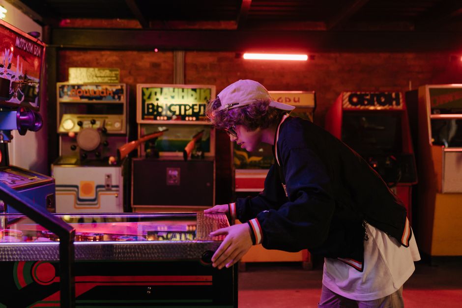 arcade game music neon lights 80s