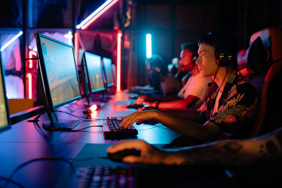 competitive gaming players online