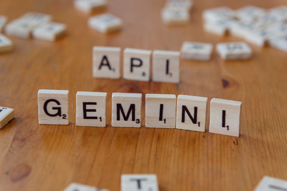 OpenAI vs Gemini: Comparativa de los Gigantes de la IA Conversacional