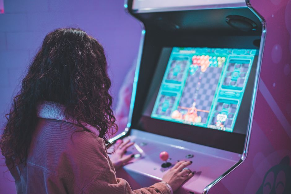 Polybius y las Leyendas Urbanas de los Videojuegos de los 90: Mitos que Marcaron una Generación