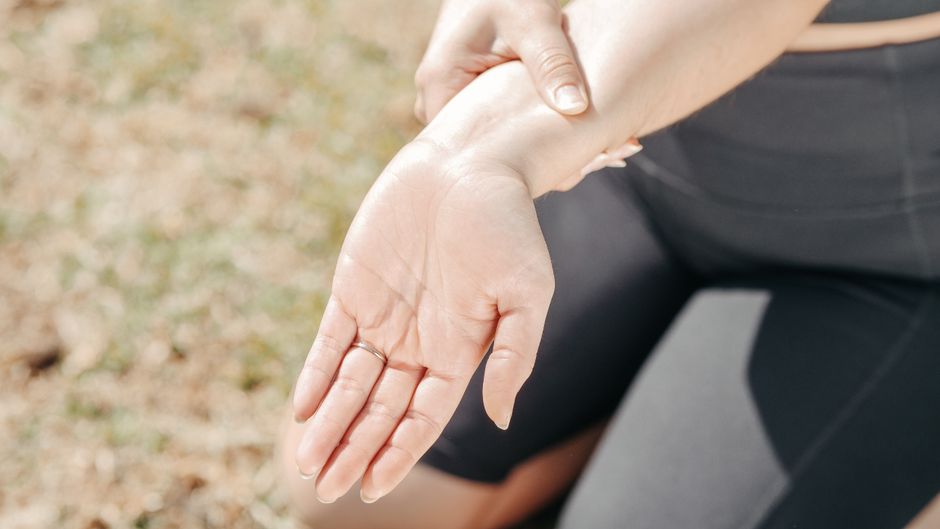 wrist stretching exercises gaming