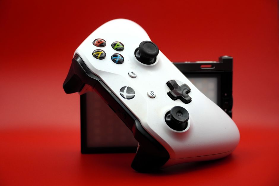 Xbox Game Pass vs PlayStation Plus Extra/Premium: análisis de catálogo y rentabilidad
